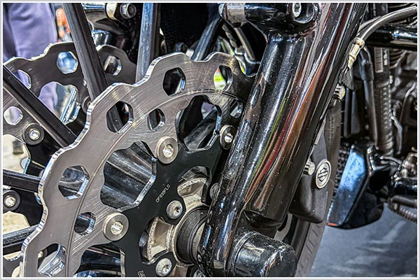 H-D Road Glide M8 107