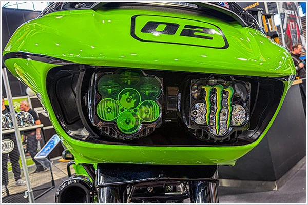 H-D Road Glide M8 107