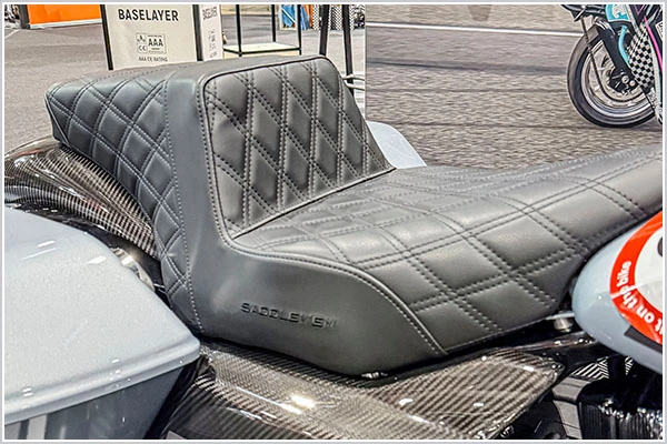 H-D FLTRX 2024 - Saddlemen Seat