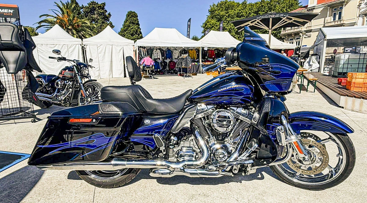 H-D_StreetGlide_CVO_FLHXFE_2016_Zeichenfläche 12
