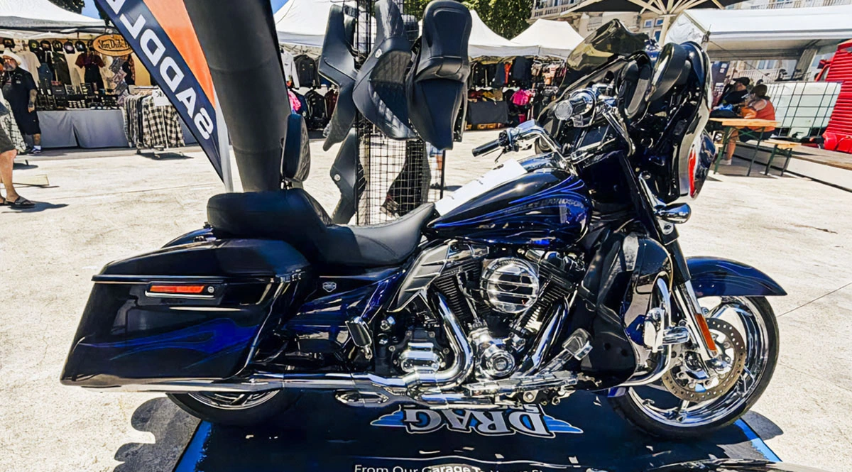 H-D_StreetGlide_CVO_FLHXFE_2016_Zeichenfläche 2