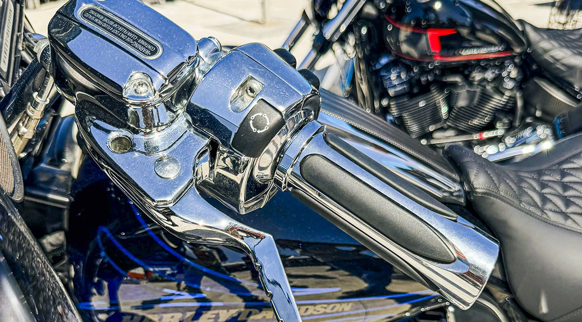 H-D_StreetGlide_CVO_FLHXFE_2016_Zeichenfläche 11