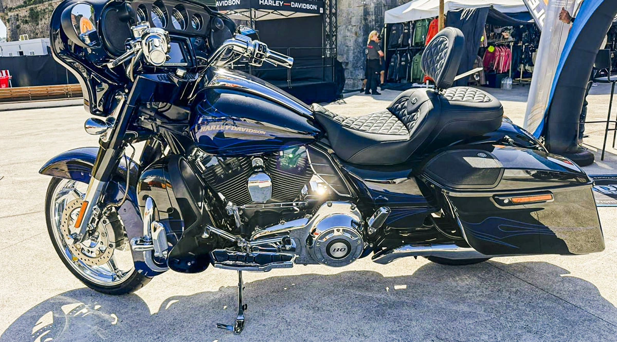 H-D_StreetGlide_CVO_FLHXFE_2016_Zeichenfläche 15