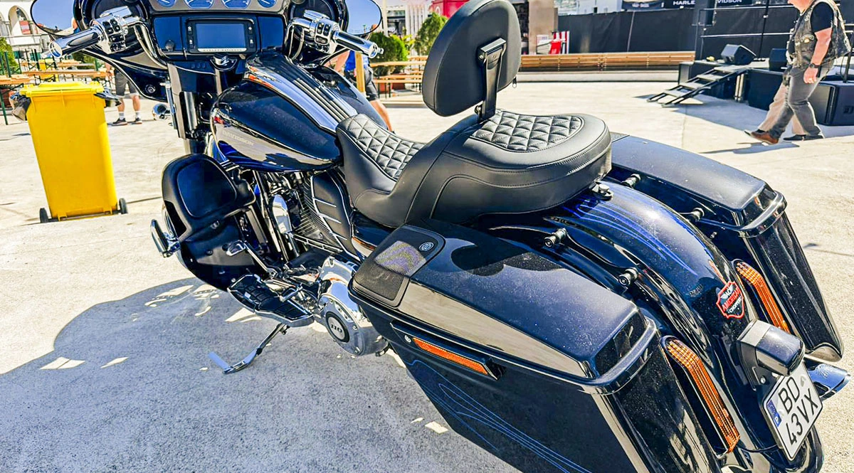 H-D_StreetGlide_CVO_FLHXFE_2016_Zeichenfläche 19