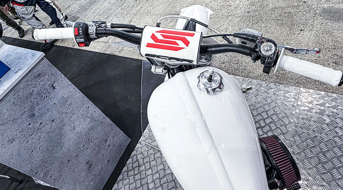 HD_XLH_1200_2001_Zeichenfläche 4