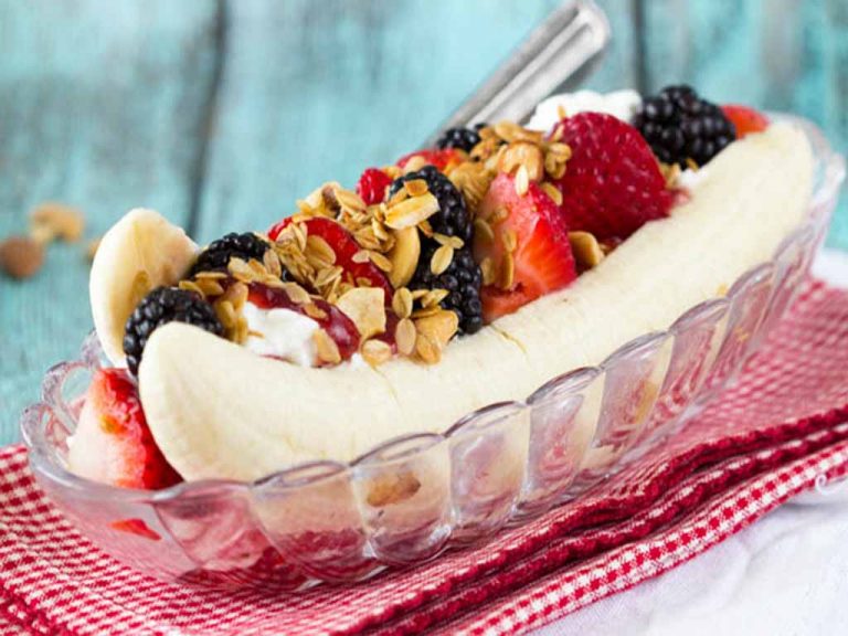 Banana Split Breakfast: Απλό, χορταστικό και πλούσιο πρωινό για να ξεκινήσεις τη ‘μέρα σου!
