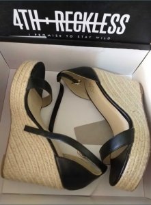 Sandale cu platformă