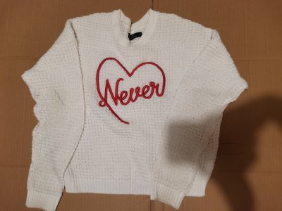 blugi, pulovere, tricouri