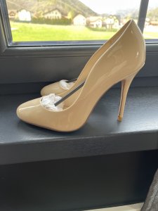 Pantofi nude Zara