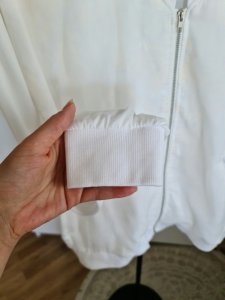 Geaca bomber alba cu model delicat, oversized M