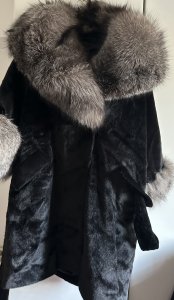 Haină din blană de lamă și vulpe măsura M/L