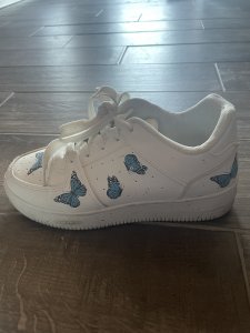 Adidasi