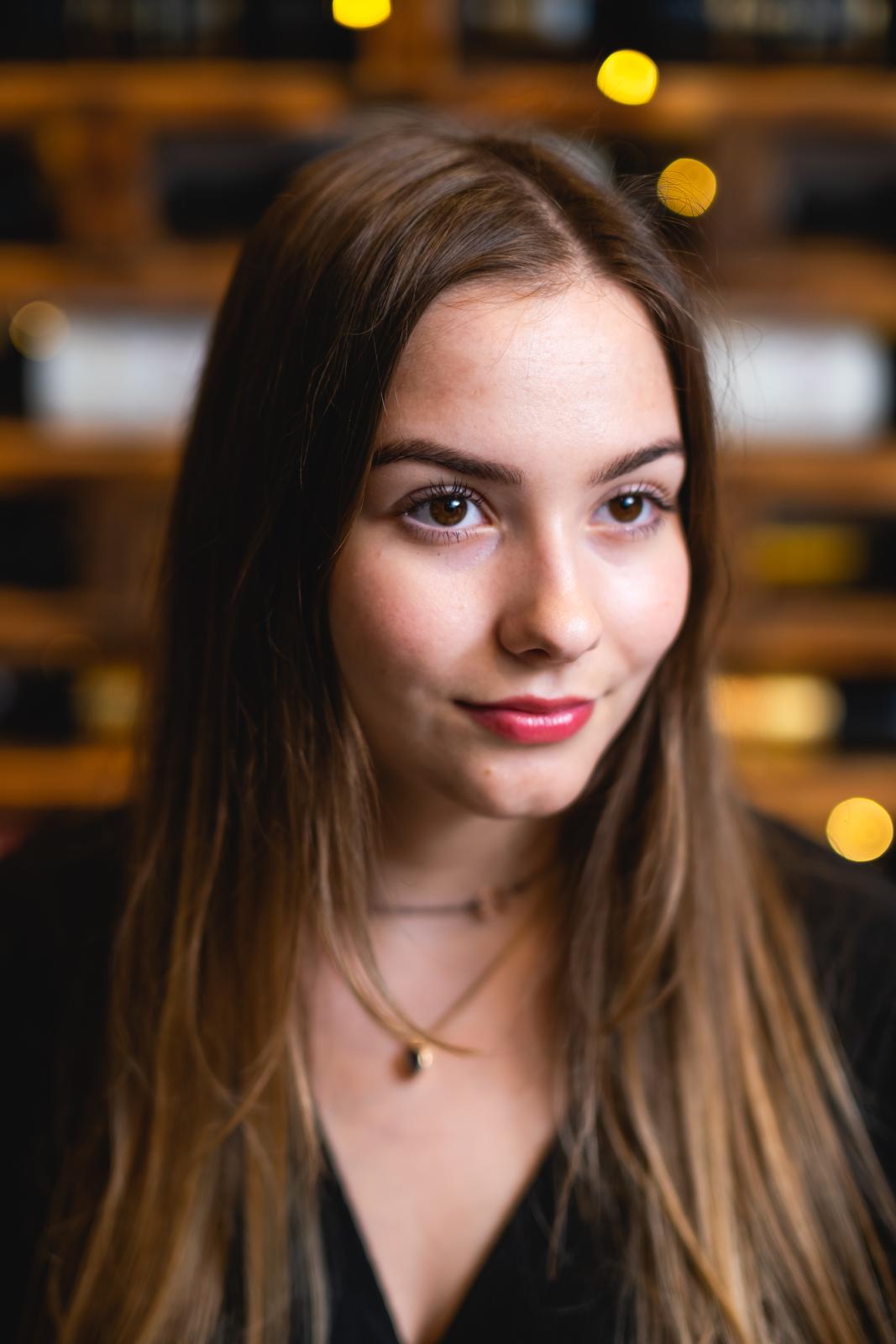 Alexia | Serving Staff