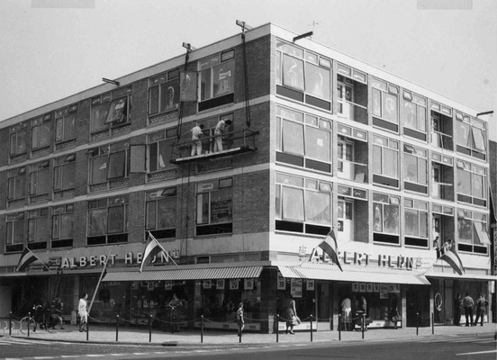 Opening van de Albert Heijn op de Slotlaan, 1959. Foto van Stichting Albert Heijn Erfgoed.