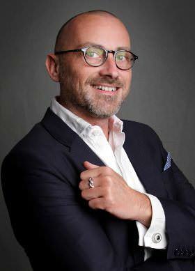 Jochen Mai (49) aus Kerpen bei Kölln ist diplomierter Volkswirt und Social Media Experte. Er ist Gründer des Job- und Bewerbungsportals Karrierebibel.de.