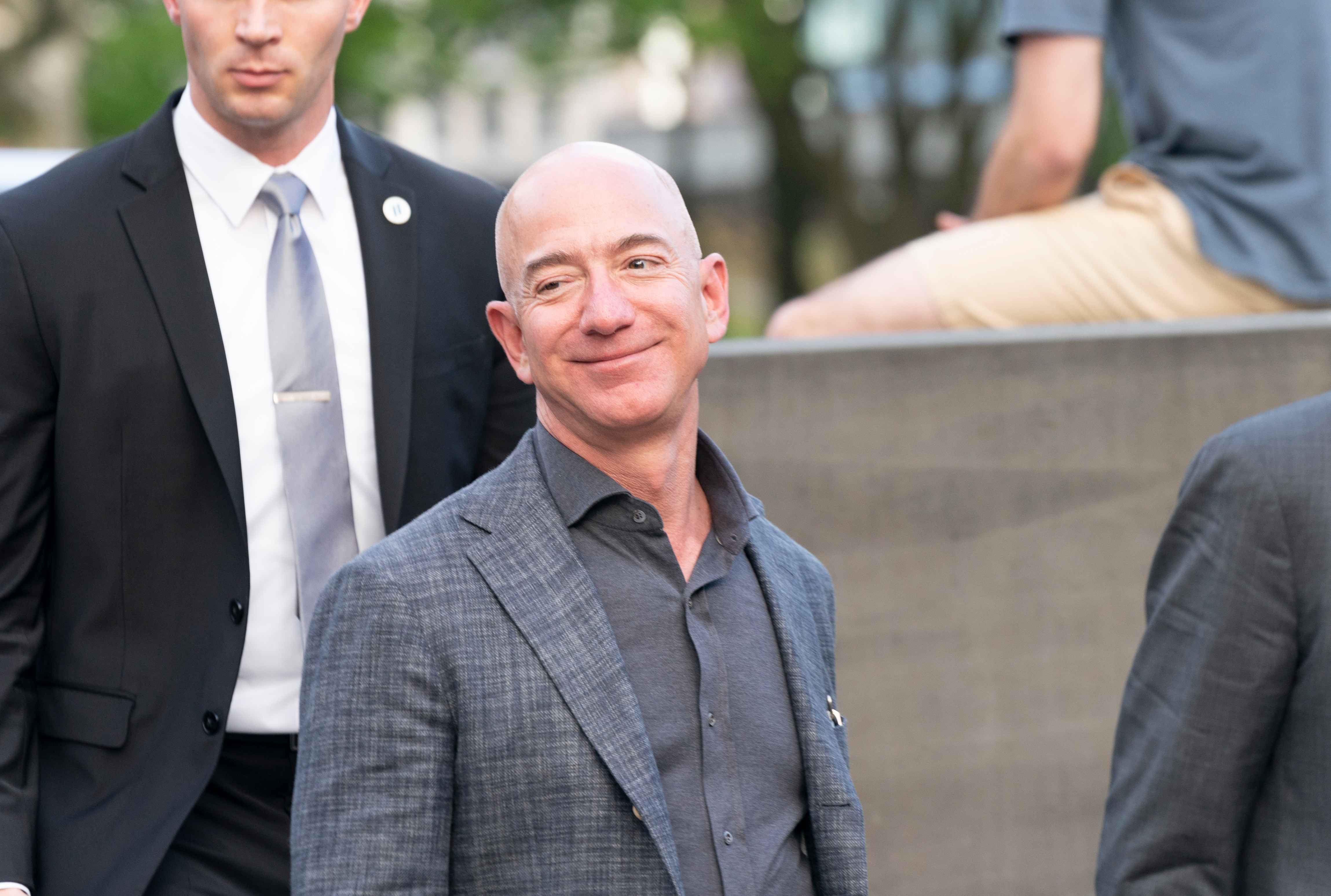 Heute kaum vorstellbar: Mit 16 Jahren arbeitete Amazon-Chef Jeff Bezos als Burgerbrater im Fast-Food-Restaurant.